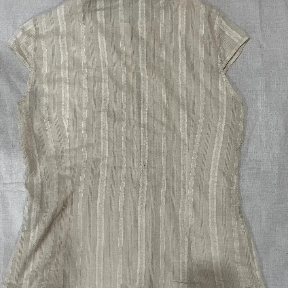Offwhite Cap sleeve Shirt - Picture 2 of 4